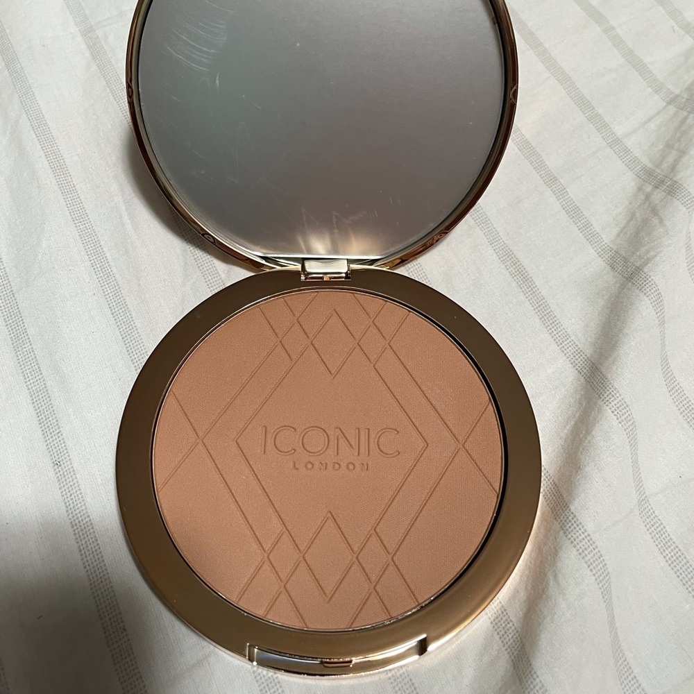 Iconic London Bronzing Powder- Medium Bronze-NWOT